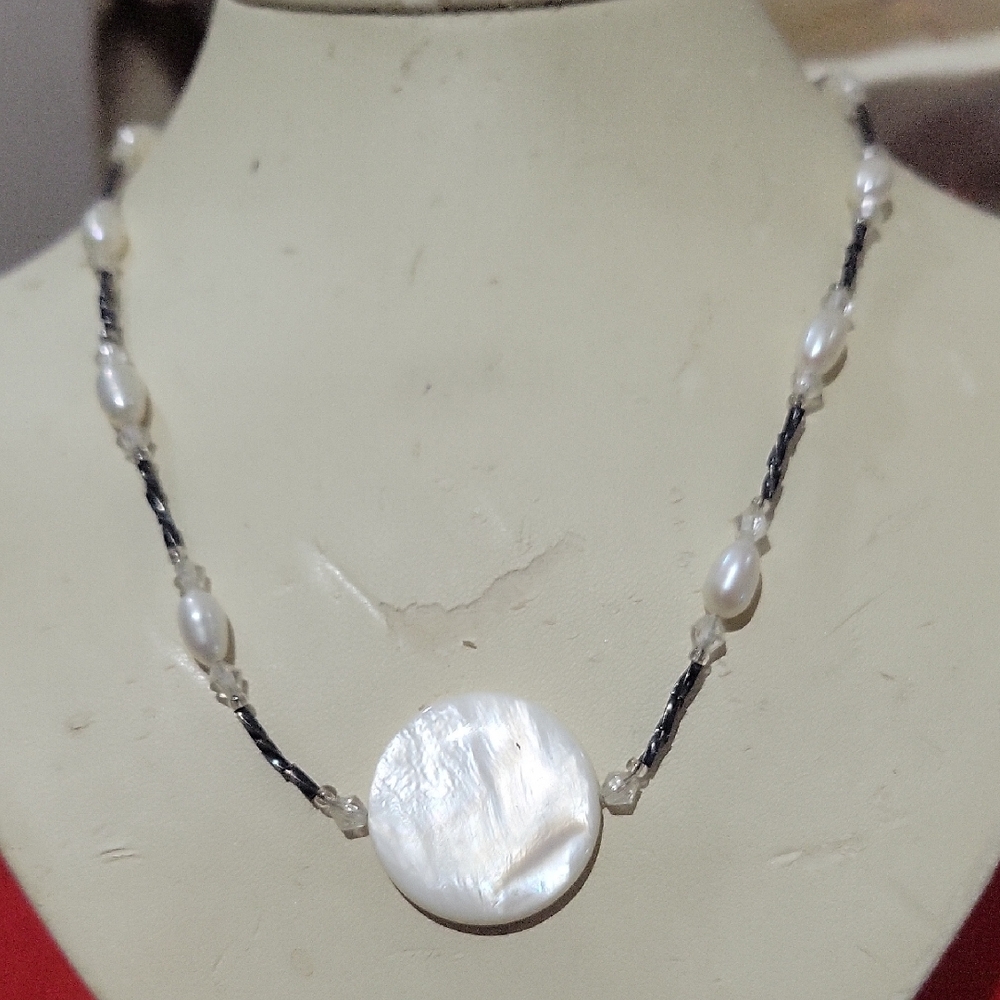 Vintage Mother of Pearl  Necklace 17"